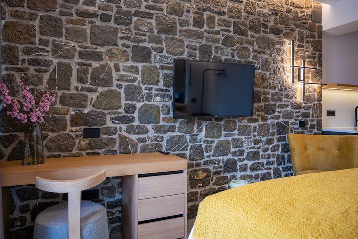 Room 20 of 145