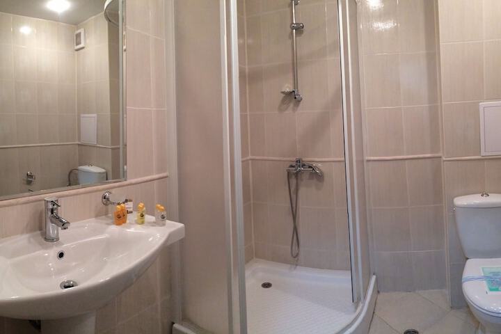 Room 42 of 68