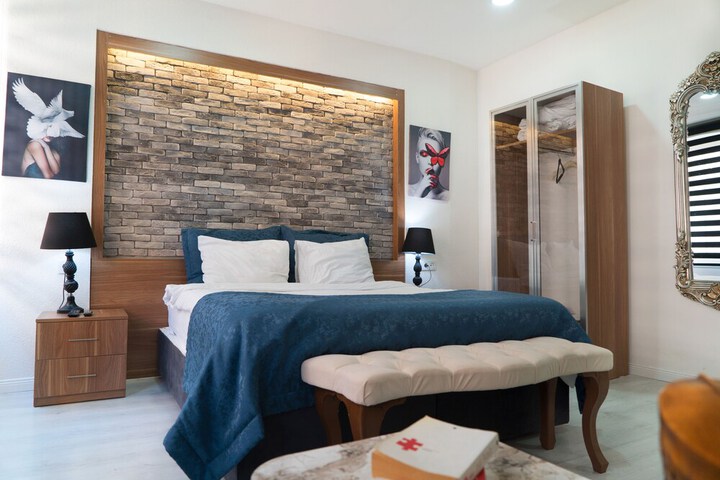 Room 18 of 50