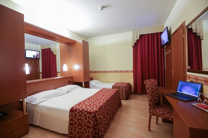 Room 9 of 27