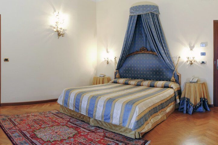 Room 6 of 70