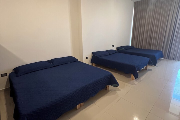 Room 10 of 18