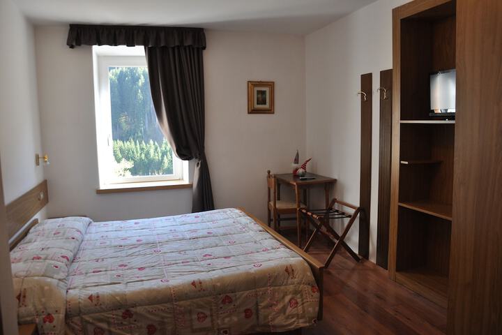 Room 4 of 45