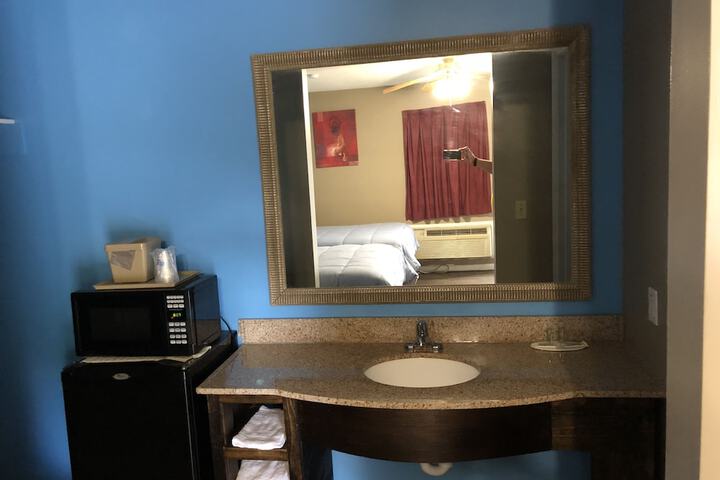 Room 8 of 10