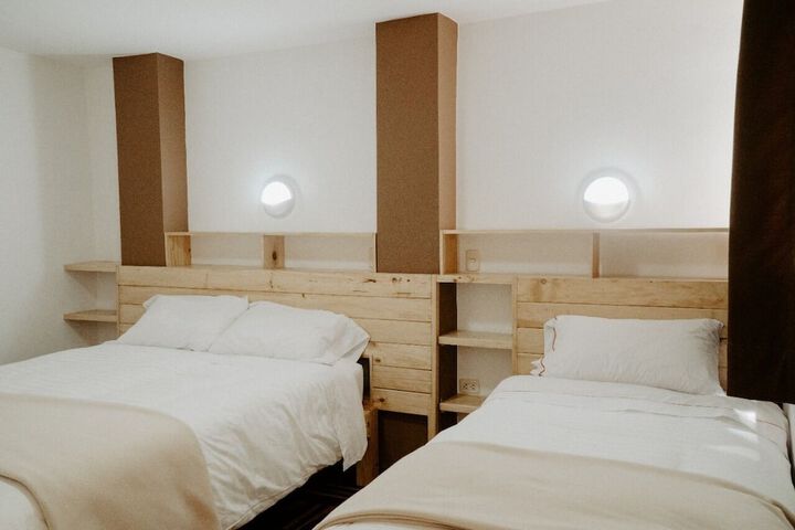 Room 7 of 16