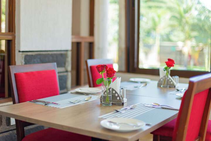 Dining 46 of 59