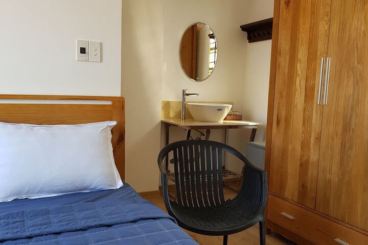 Room 9 of 48