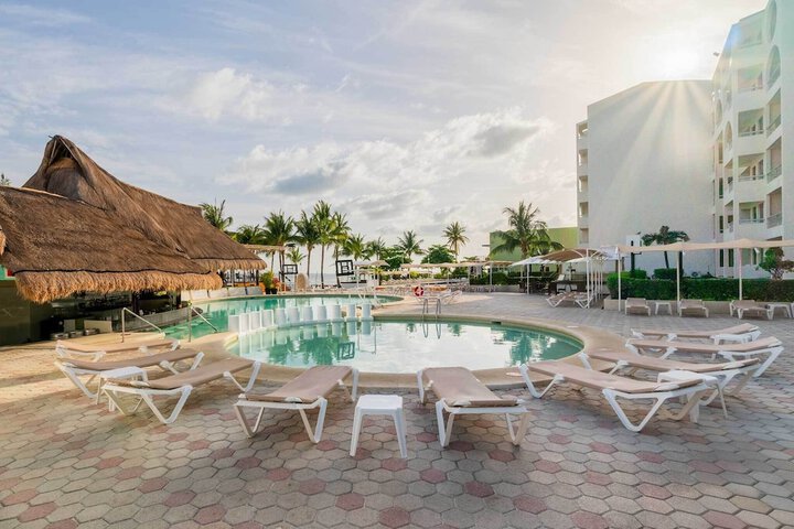 Hotel with Pool