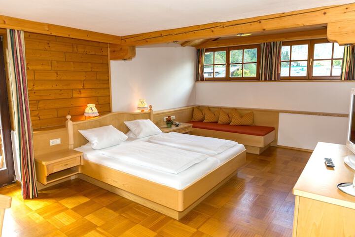 Room 4 of 23