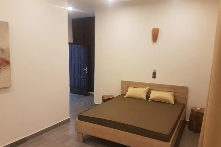 Room 4 of 11