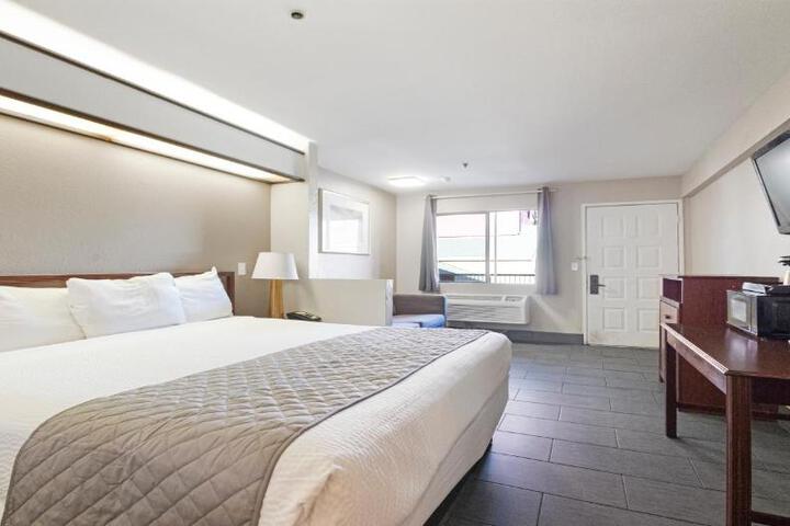 2 Queen Suite (4 of 4)