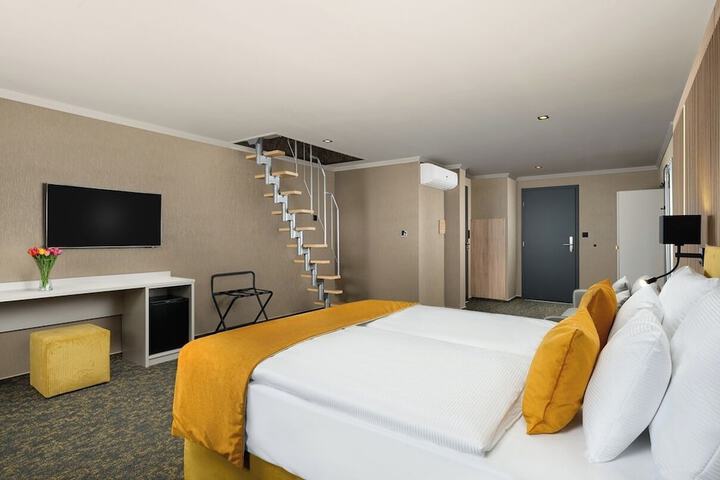Room 26 of 61