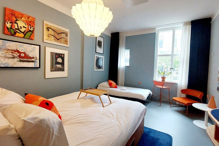 Room 33 of 65