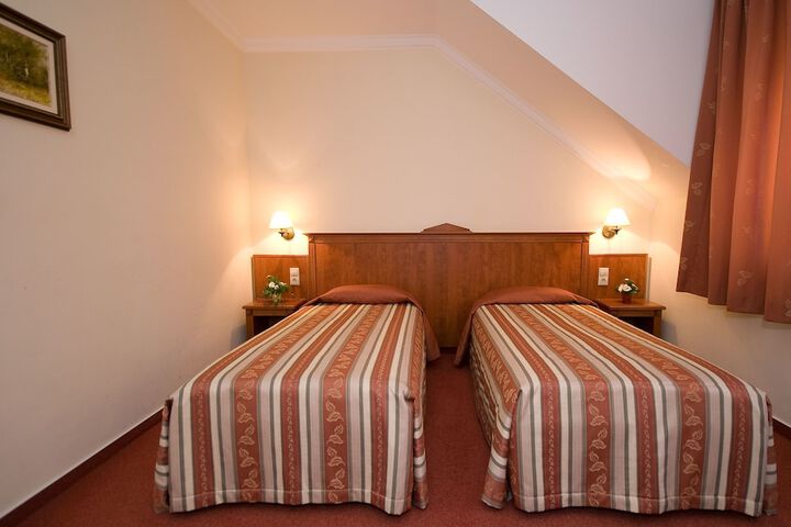 Room 5 of 42