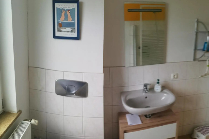 Room 6 of 11