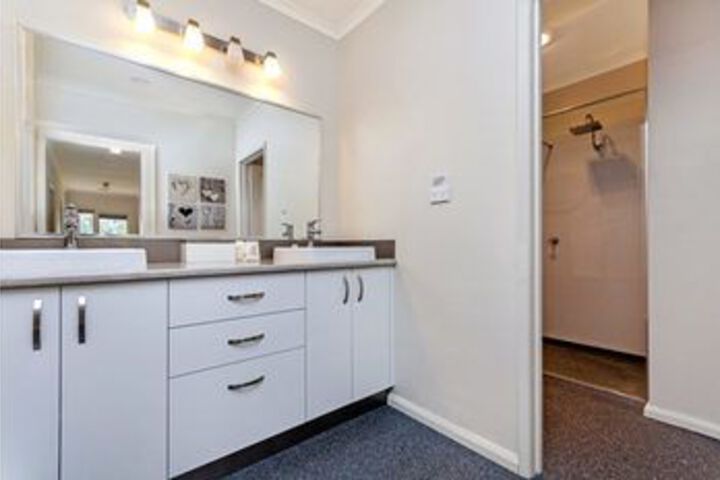 Room 2 of 10