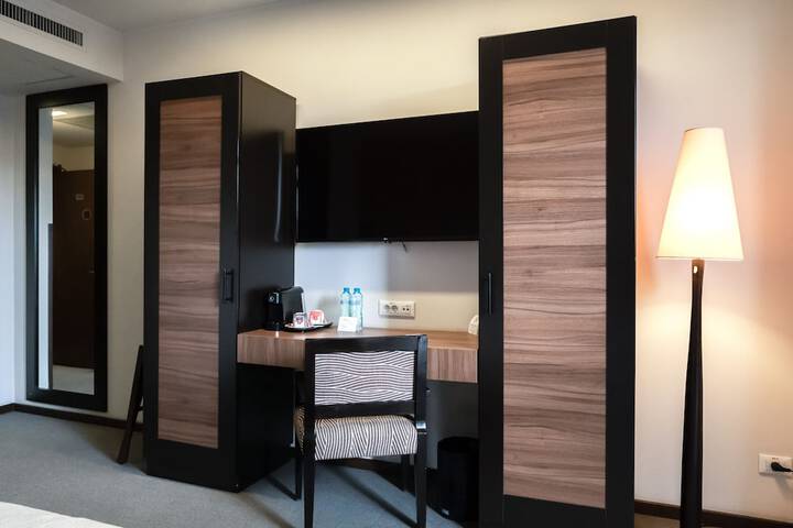 Room 36 of 102