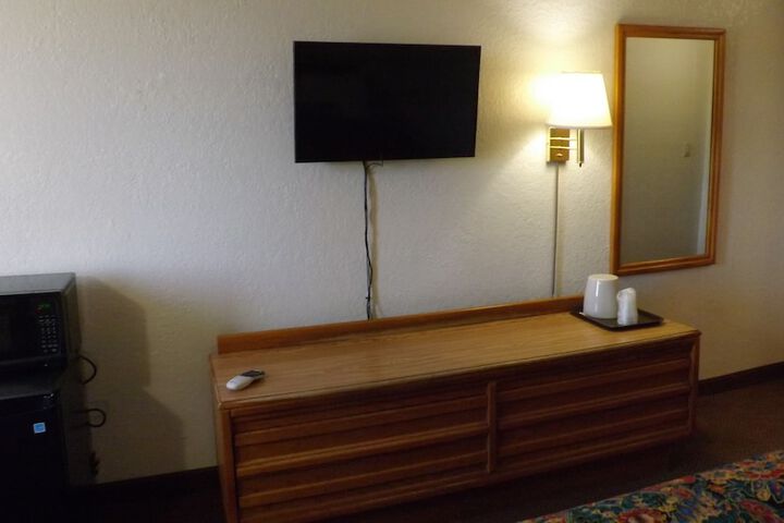 Standard | King Bed (3 of 4)