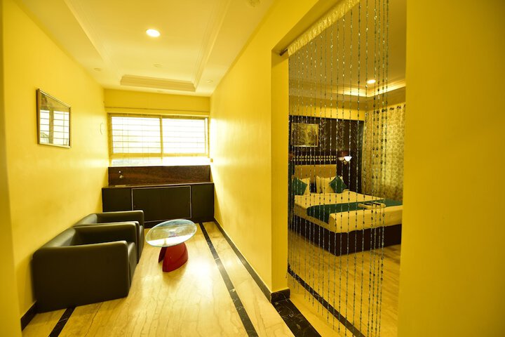 Room 9 of 25