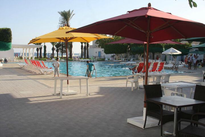 Pool 25 of 60