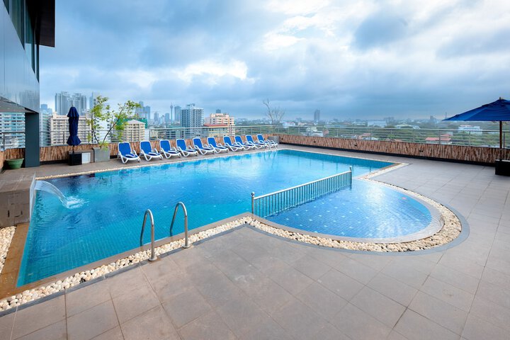 Pools & Facilities
