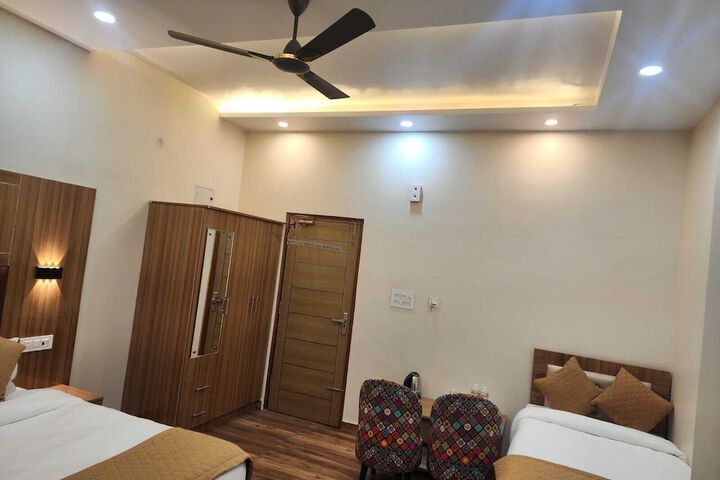 Room 16 of 44