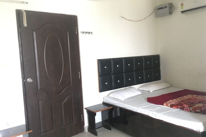 Room 9 of 27