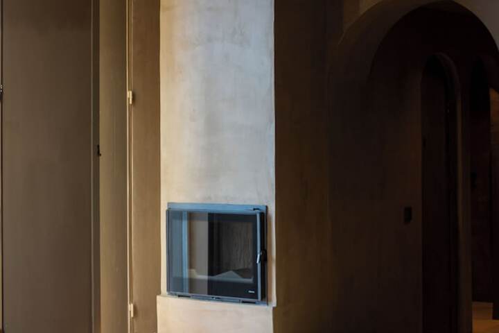 Room 4 of 142