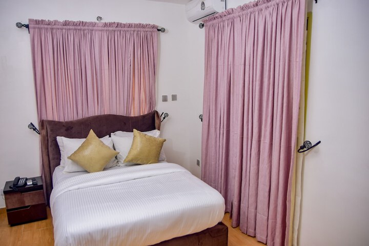 Room 6 of 38