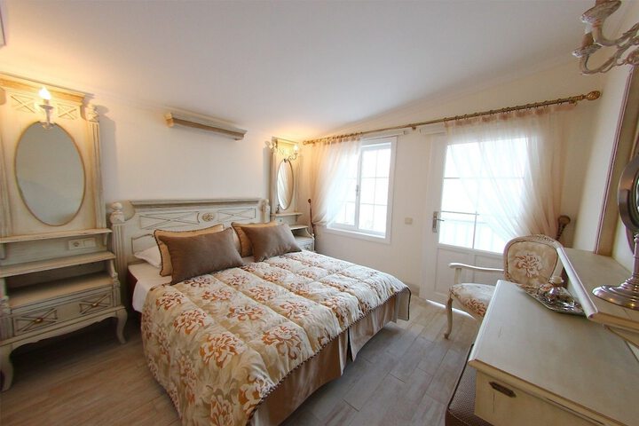 Room 15 of 80