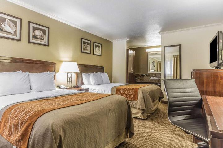 2 Double Beds (2 of 9)