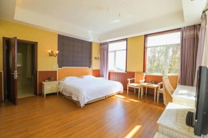Room 4 of 24