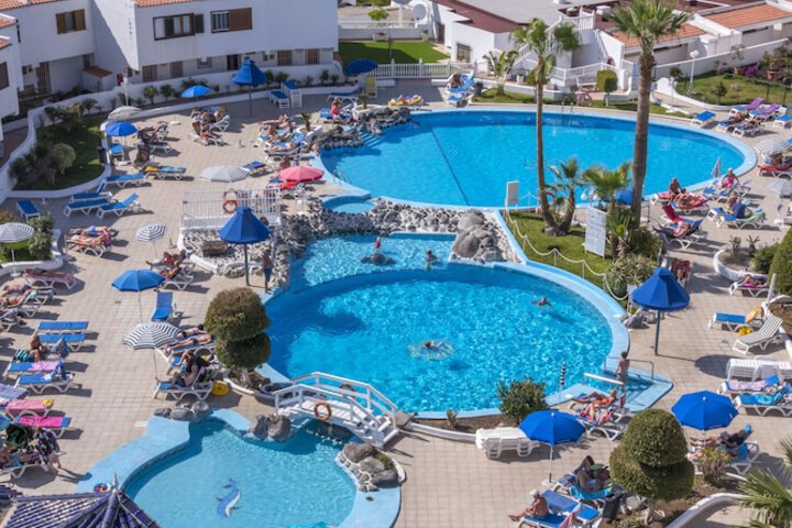 Hotel with Pool