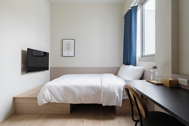 Room 6 of 32