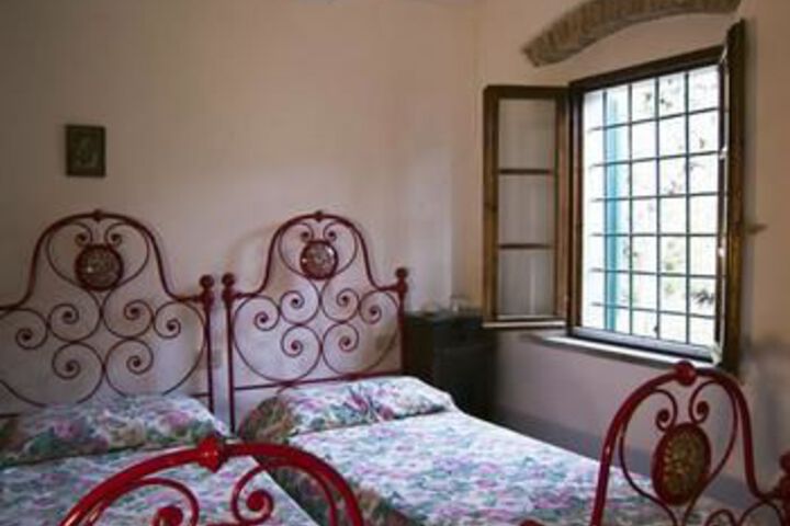Room 7 of 18