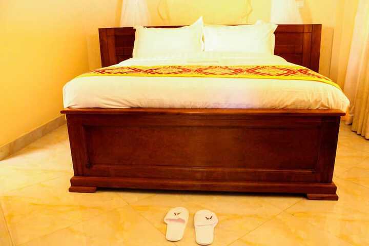 Room 10 of 26