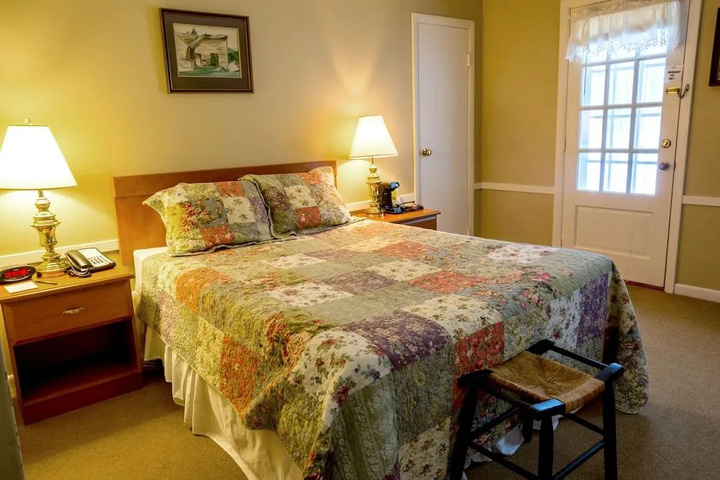 Room 4 of 12