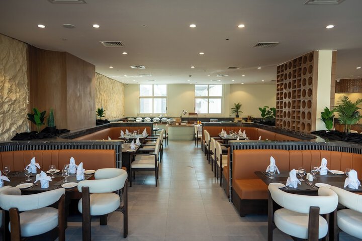 Dining 57 of 82