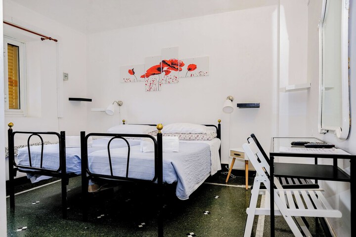 Room 9 of 25
