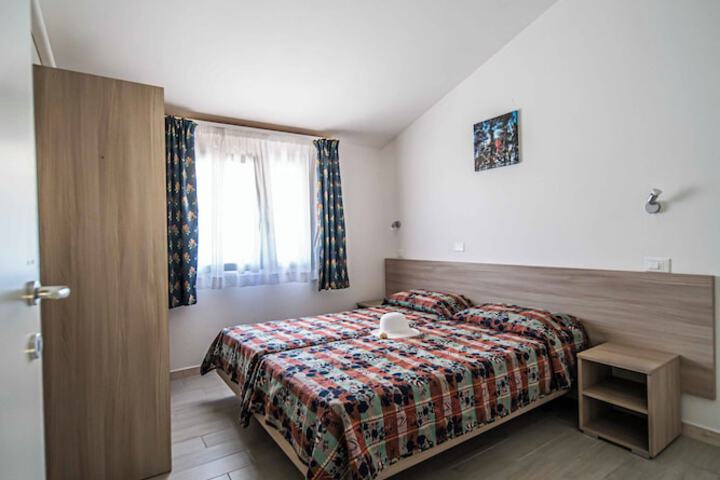 Room 51 of 243