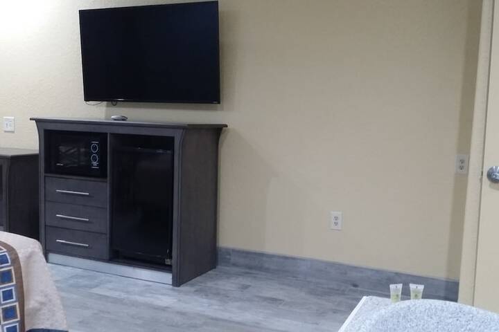Room 2 of 18