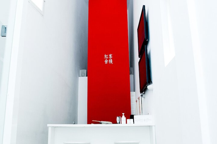Check-in/check-out kiosk