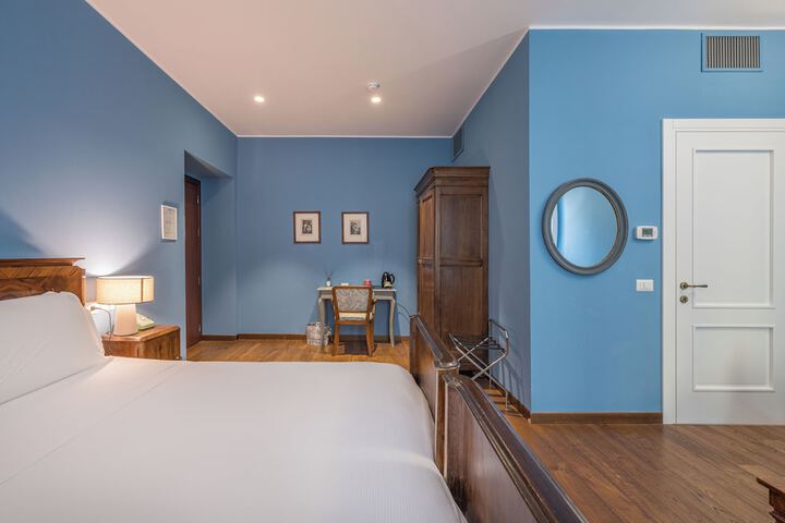 Room 47 of 81