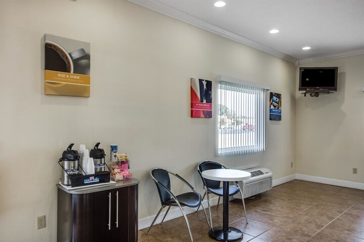 Breakfast/Coffee Service 29 of 33