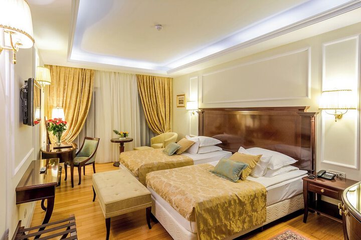 Room 16 of 60