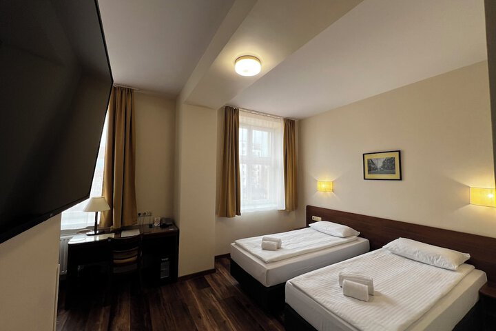 Room 10 of 64