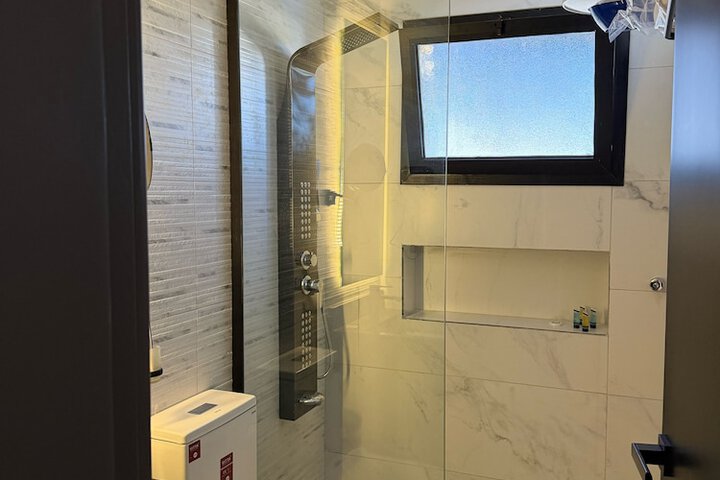 Room 15 of 16