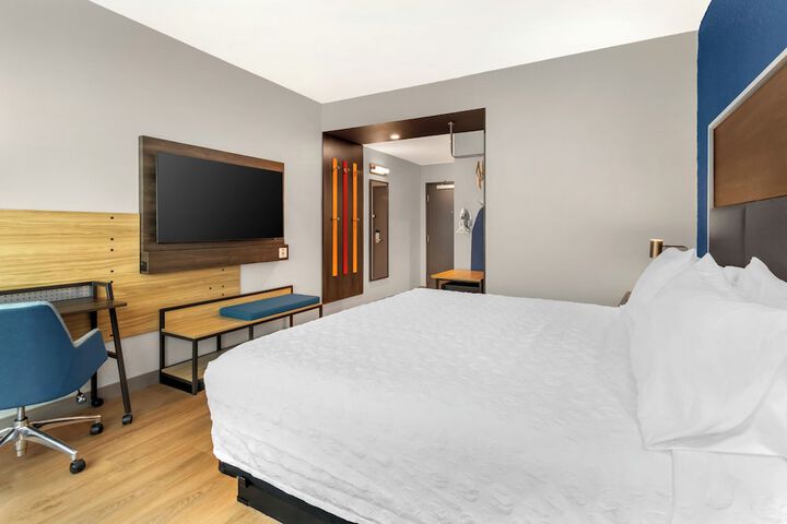 Room 10 of 43