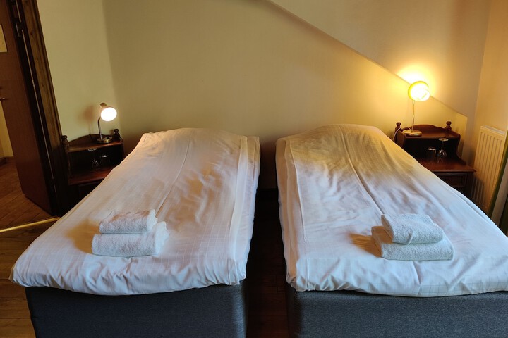 Room 13 of 104