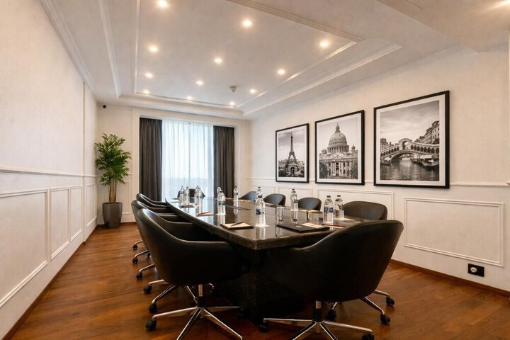 Business Center 67 of 70